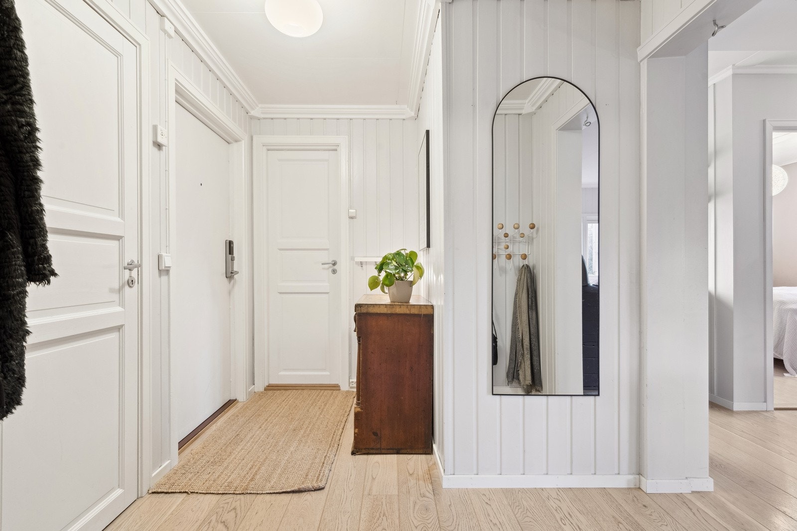 Du velkomnes inn i en flott og romslig entrè. Galleribilde