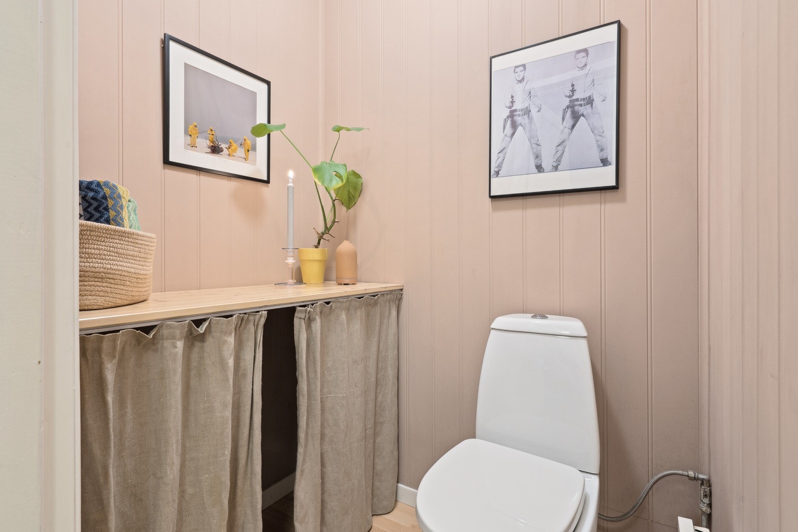 For å gjøre hverdagen litt enklere er toalett separat fra badet. Galleribilde