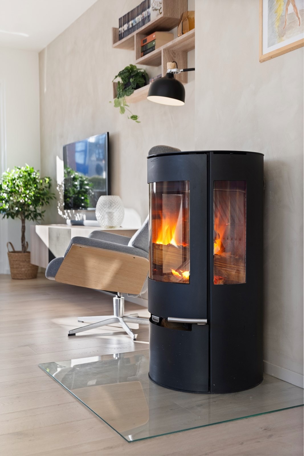 For øvrig peis i rommet som gir mye glede på kalde vinterdager. Galleribilde