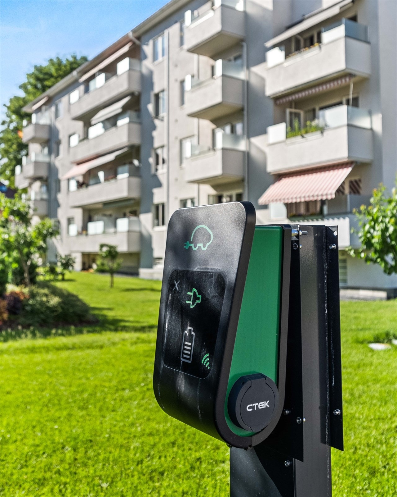 Godt med parkeringsplasser på borettslagets eiendom. Galleribilde