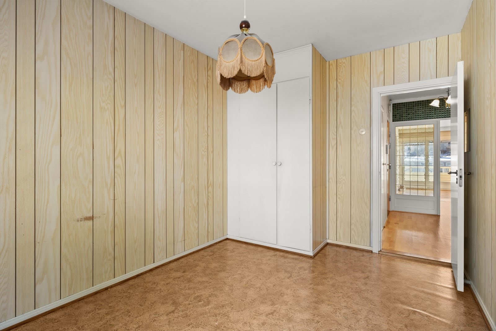 Praktisk innbygget garderobeskap Galleribilde