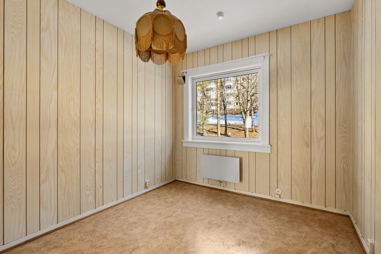 Her er det også fin plass til dobbeltseng, tilhørende nattbord og ønsket innredning Galleribilde