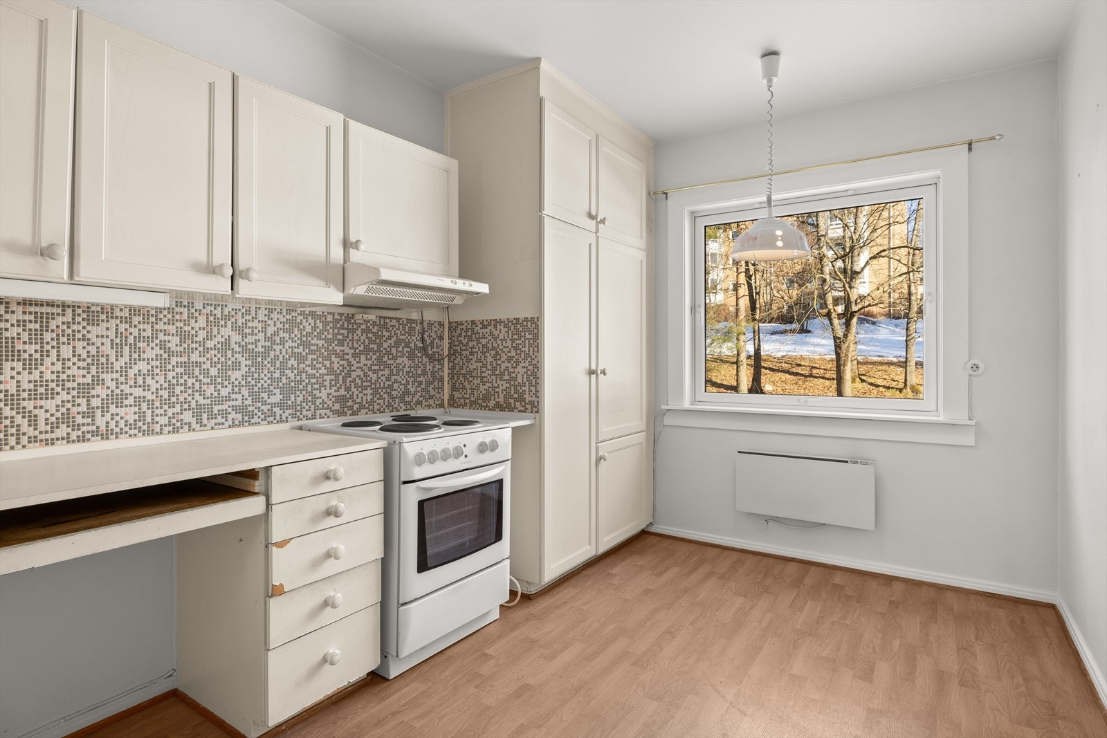 Kjøkken av god størrelse med stort potensiale Galleribilde