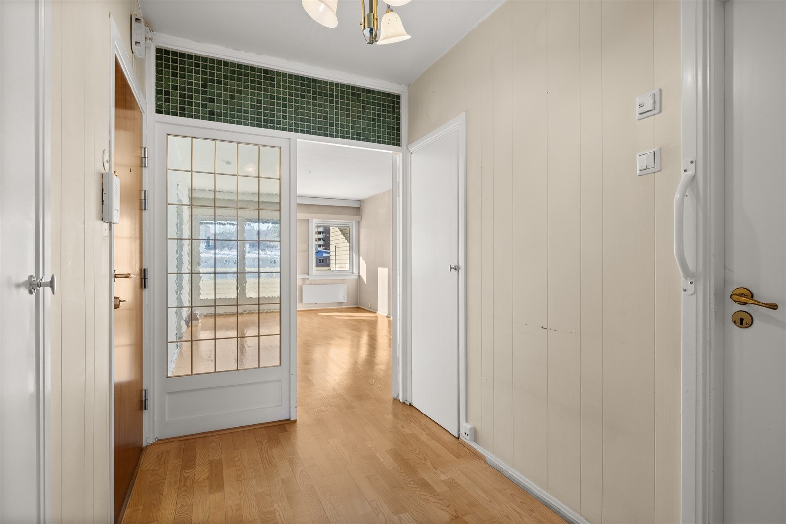 Leiligheten har gode oppbevaringsmuligheter med innvendig kott og bod Galleribilde