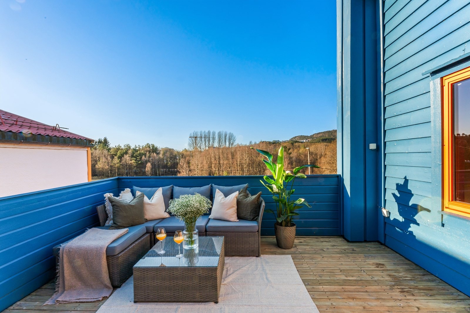 - Skjermet og uten noe form for innsyn - perfekt for avslapning og sosiale sammenkomster - Galleribilde