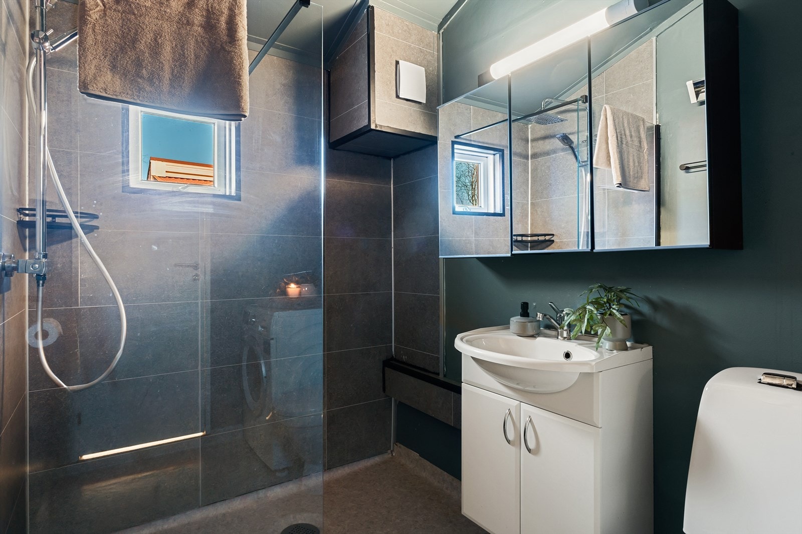 - Romslig bad på 4,2 m² - Galleribilde