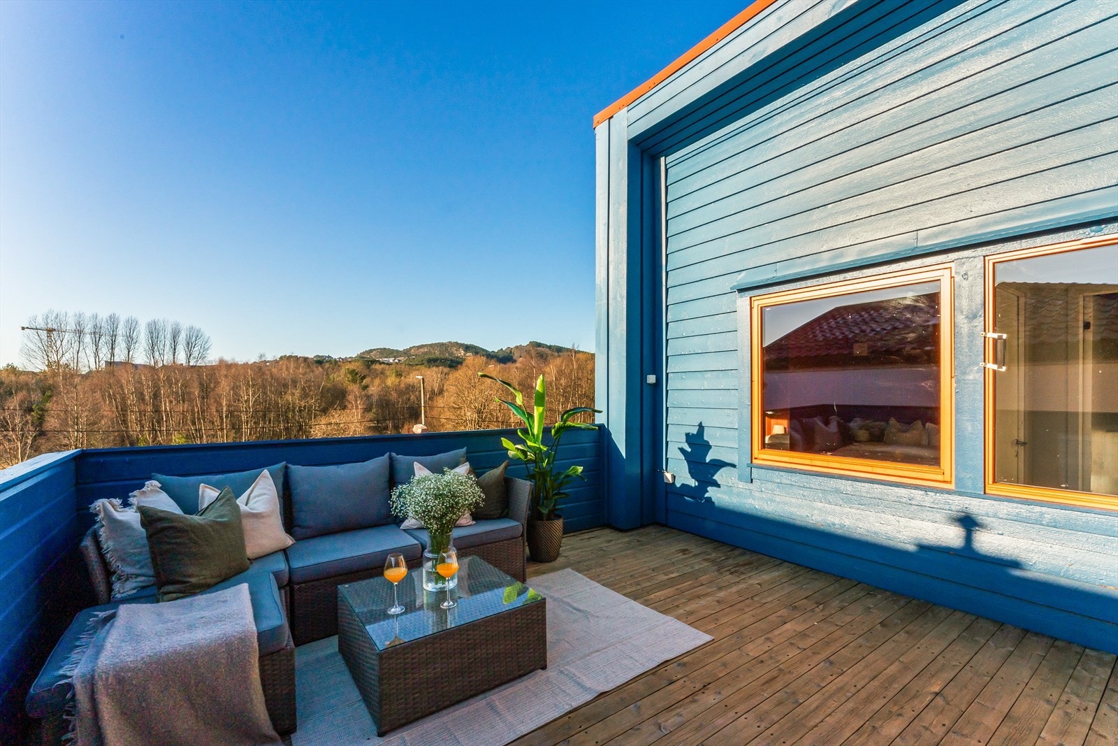 - Gulvet har platting i tre som gir et lunt preg - Galleribilde