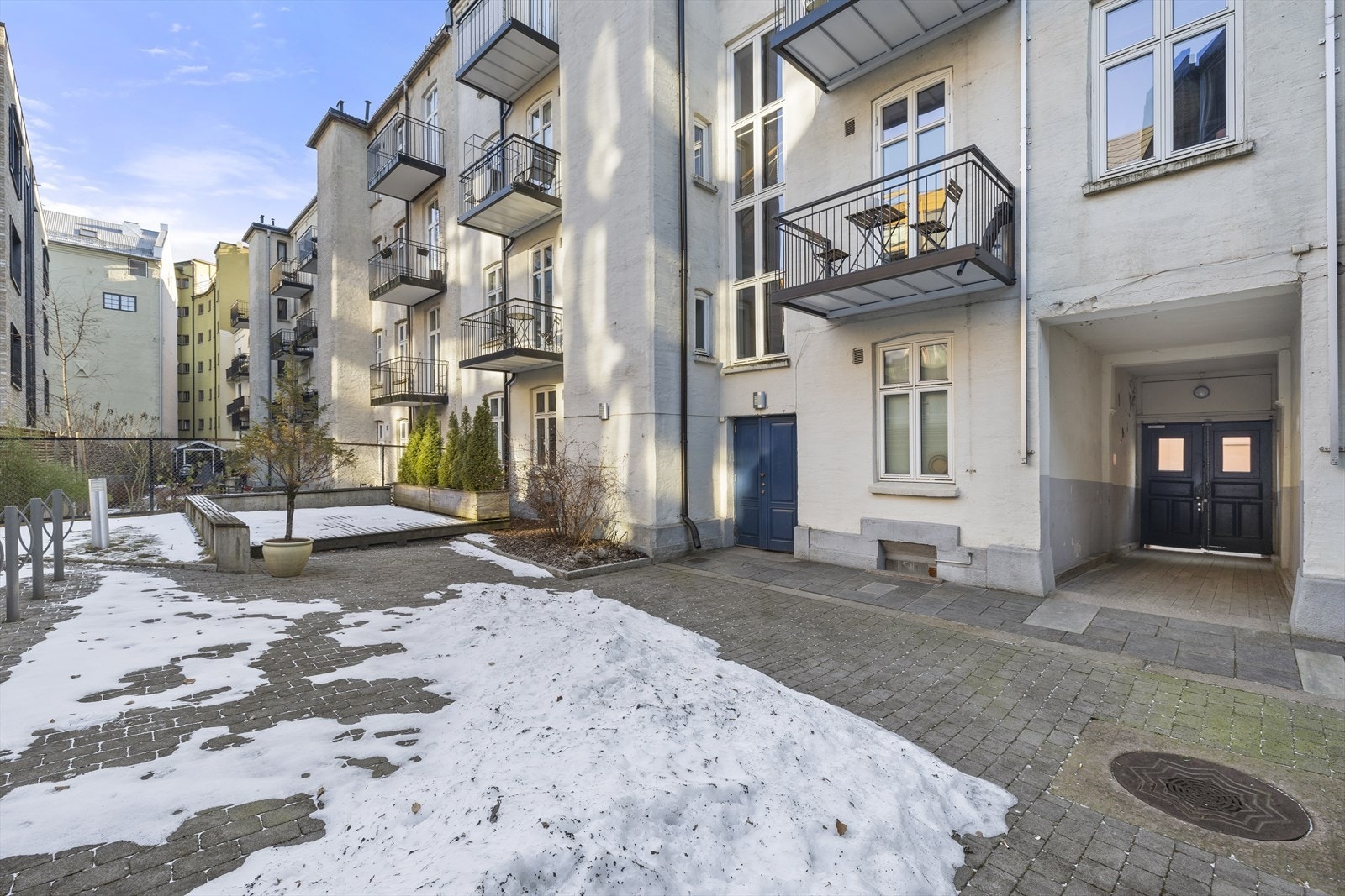 Området rundt Fredensborg har de siste årene gjennomgått en omfattende forvandling og fremstår i dag som et pulserende knutepunkt mellom Grünerløkka og St. Hanshaugen. Galleribilde