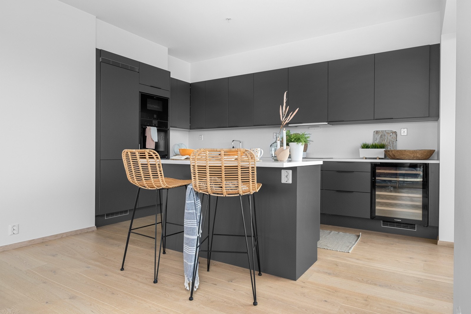 Kjøkkenet er levert av Sigdal og har oppgraderte hvitevarer. Galleribilde