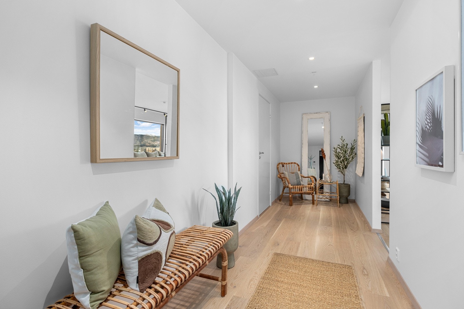 Det er 1-stavs parkett på gulvet og vannbåren varme i gulv. Galleribilde