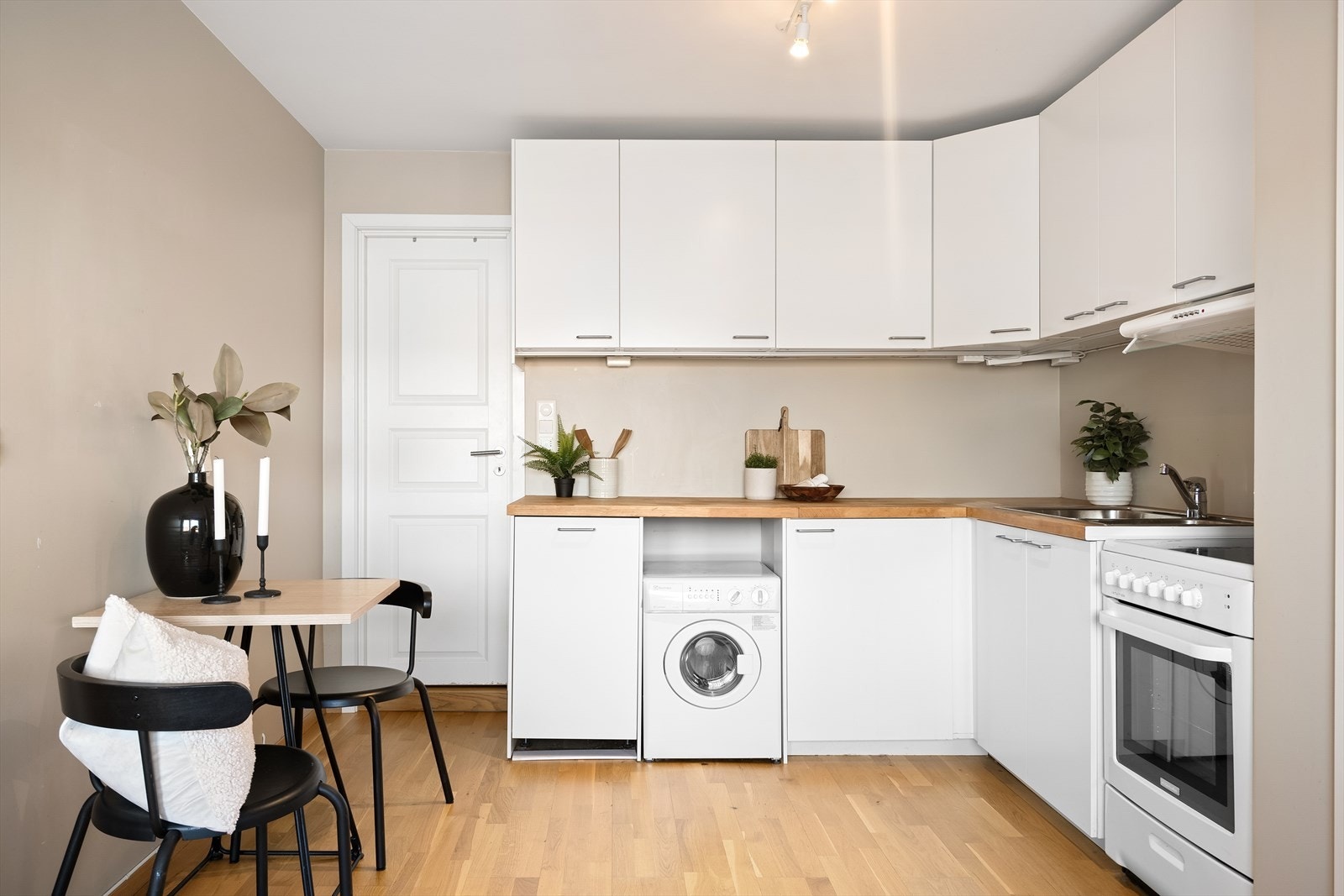 Godt med skap- og benkplass Galleribilde