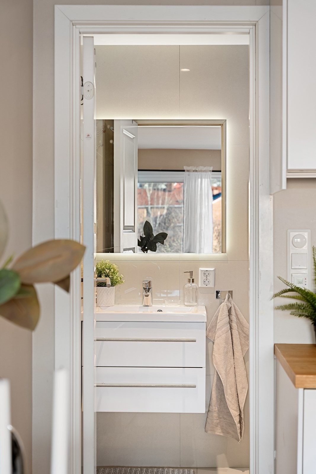 Delikat flislagt bad fra 2020 Galleribilde