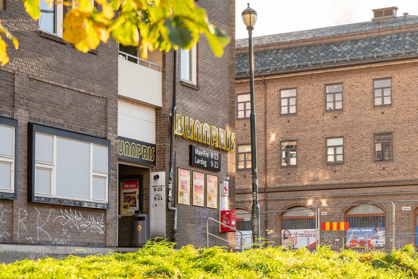 Bunnpris Buran kun 180m fra leiligheten. Galleribilde