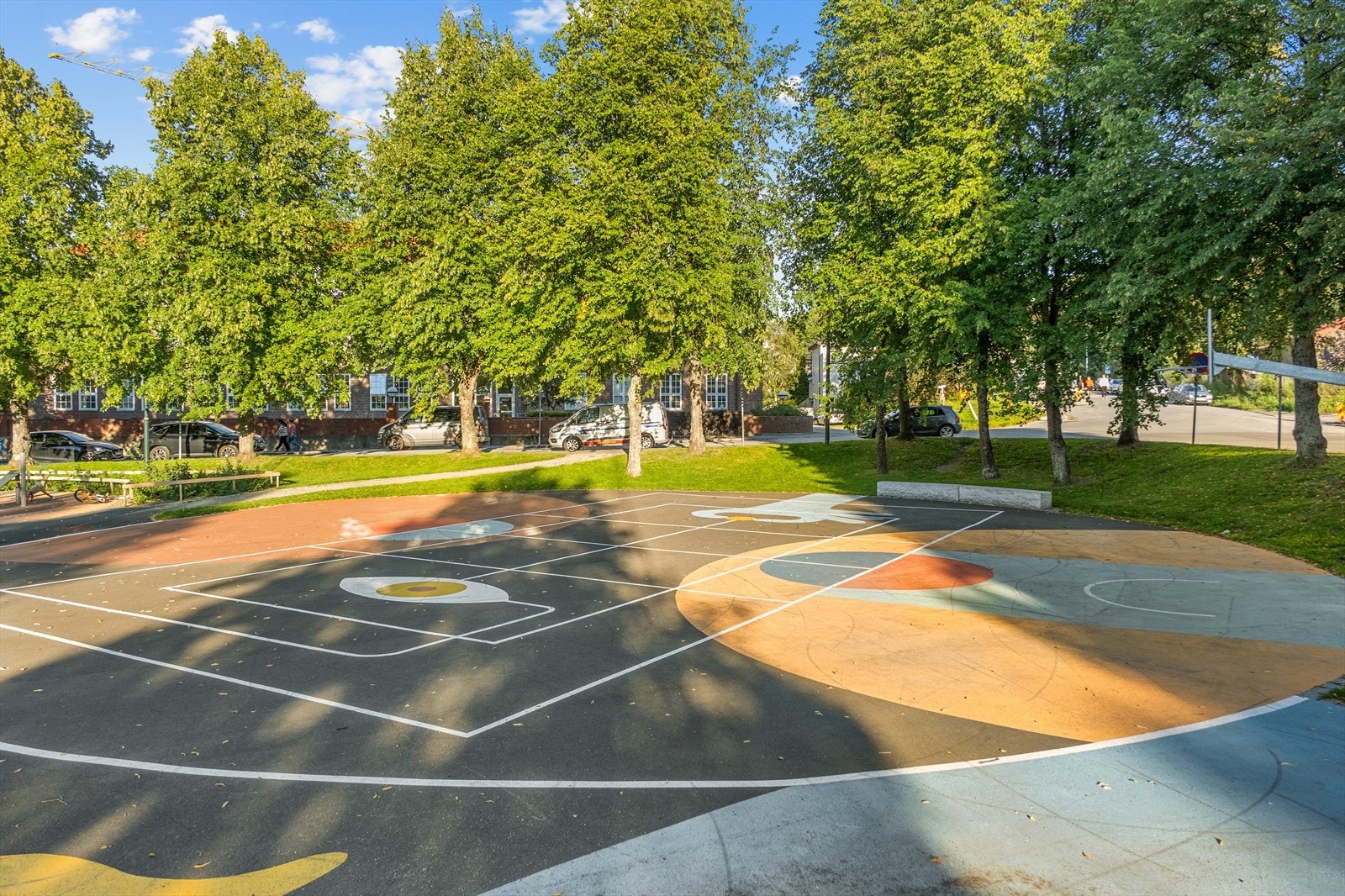 Buranbanen er en levende og inkluderende aktivitetspark på Buran. Parken, som ble fornyet i 2023, er et samlingspunkt for lek, moro og aktivitet for folk i alle aldre. Galleribilde