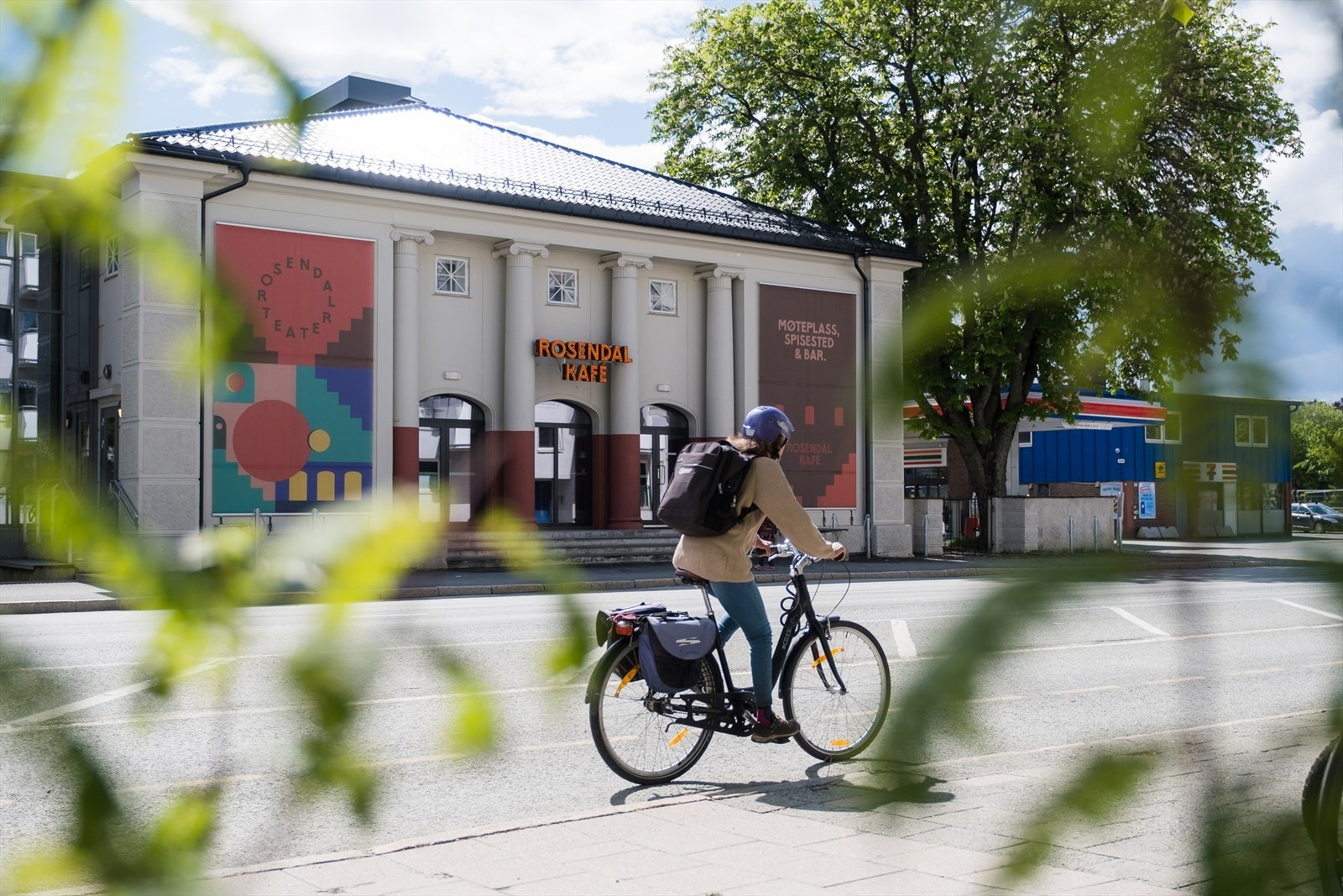 Kun en kort gåavstand fra leiligheten finner du også Rosendal Kafé. Galleribilde