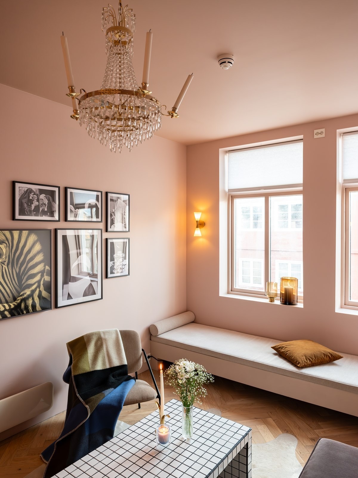 Leiligheten er i byggets 3. etasje og byr på stue, kjøkken soverom, baderom, samt entré. Det medfølger ekstern bod for ekstra med lagringsplass. Galleribilde