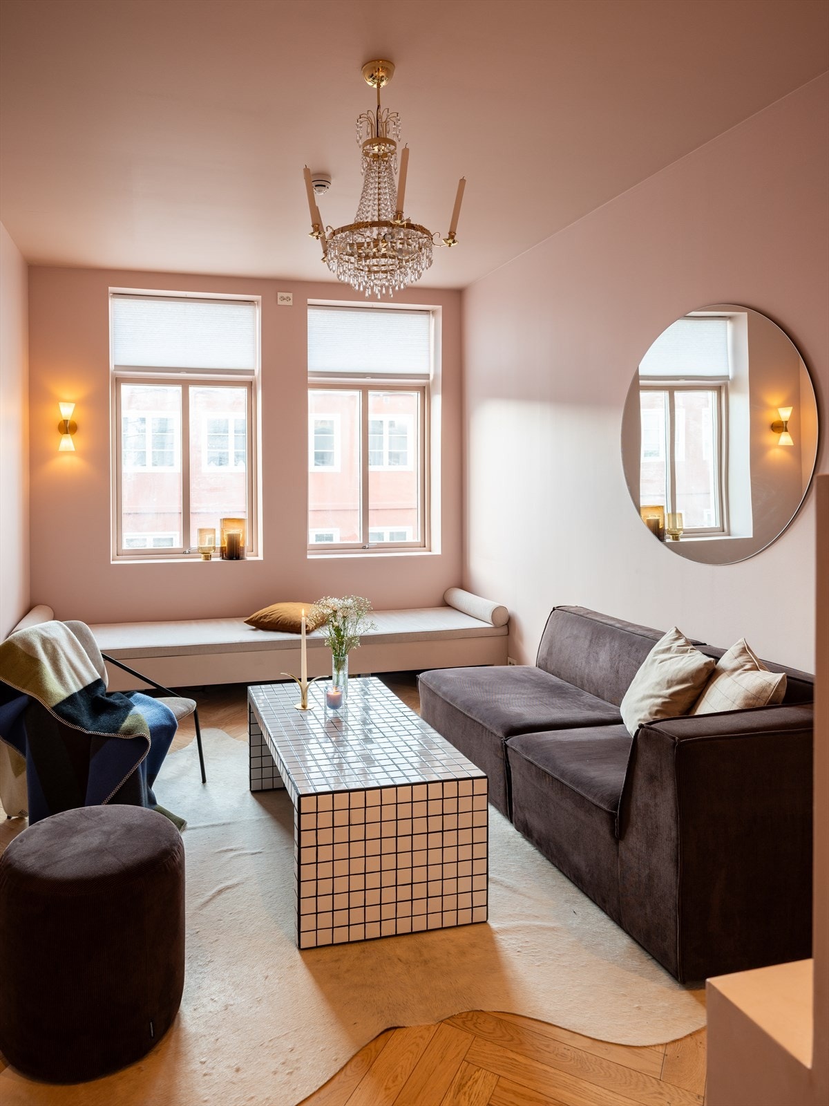 Gjennomtenkte løsninger og høyt fokus på detaljer gir leiligheten et unikt uttrykk. Galleribilde