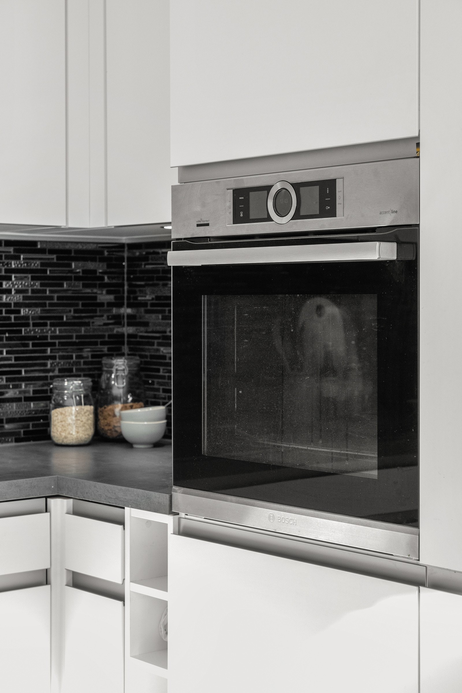 Svært brukevennlig med stekeovn opp i høyden for en mer praktisk hverdag. Galleribilde