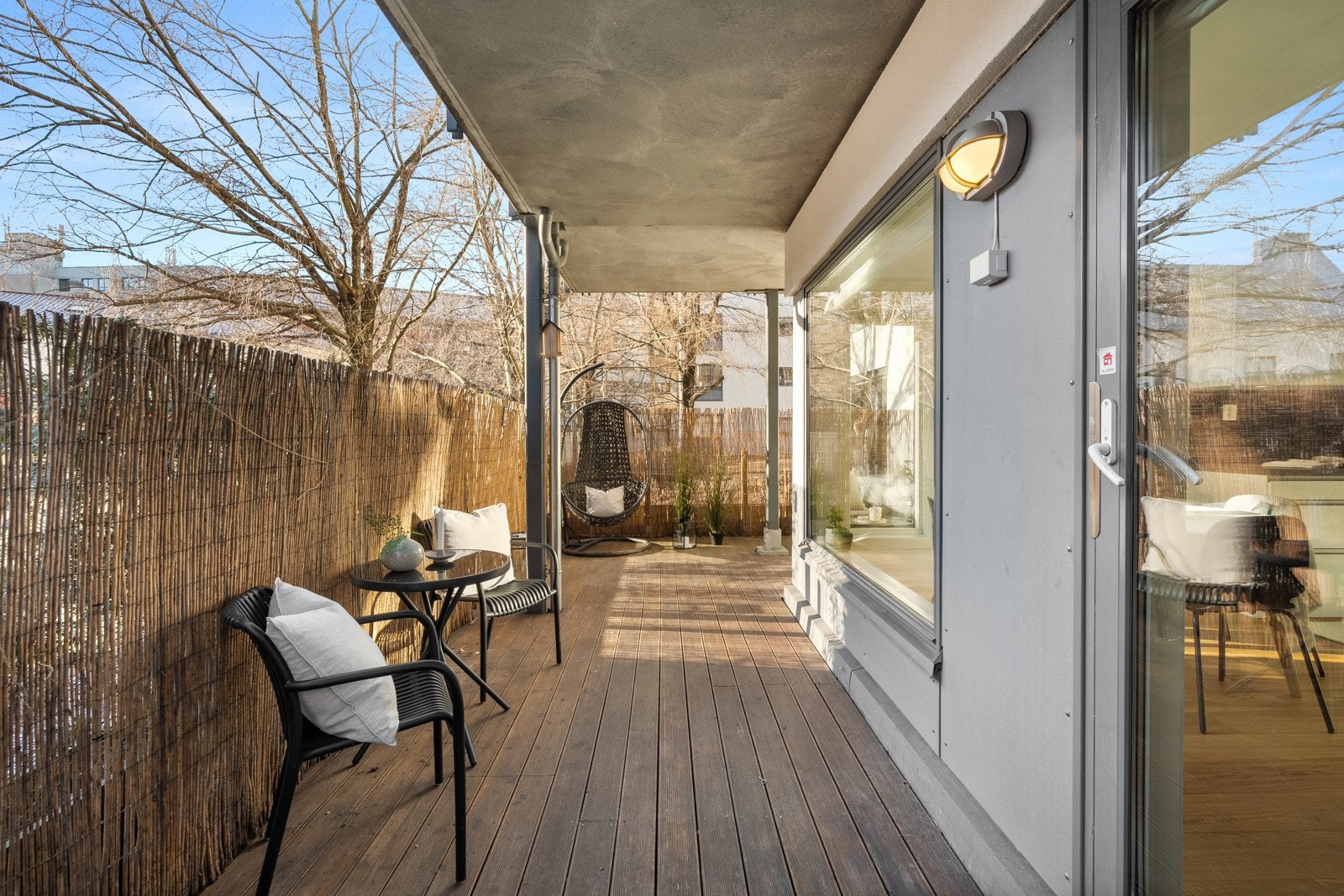 Boligen har en flott uteplass på hele 22 m². Her kan sommerdagene nytes til det fulle! Galleribilde