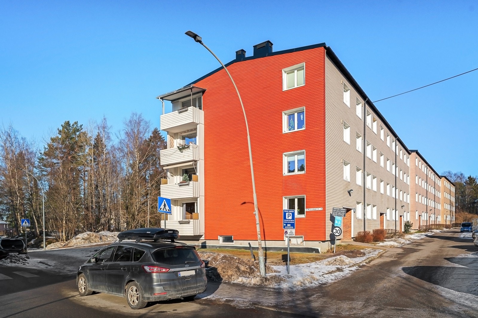 Leiligheten har en sentral beliggenhet i et stille og rolig område på Bergkrystallen/Lambertseter Galleribilde