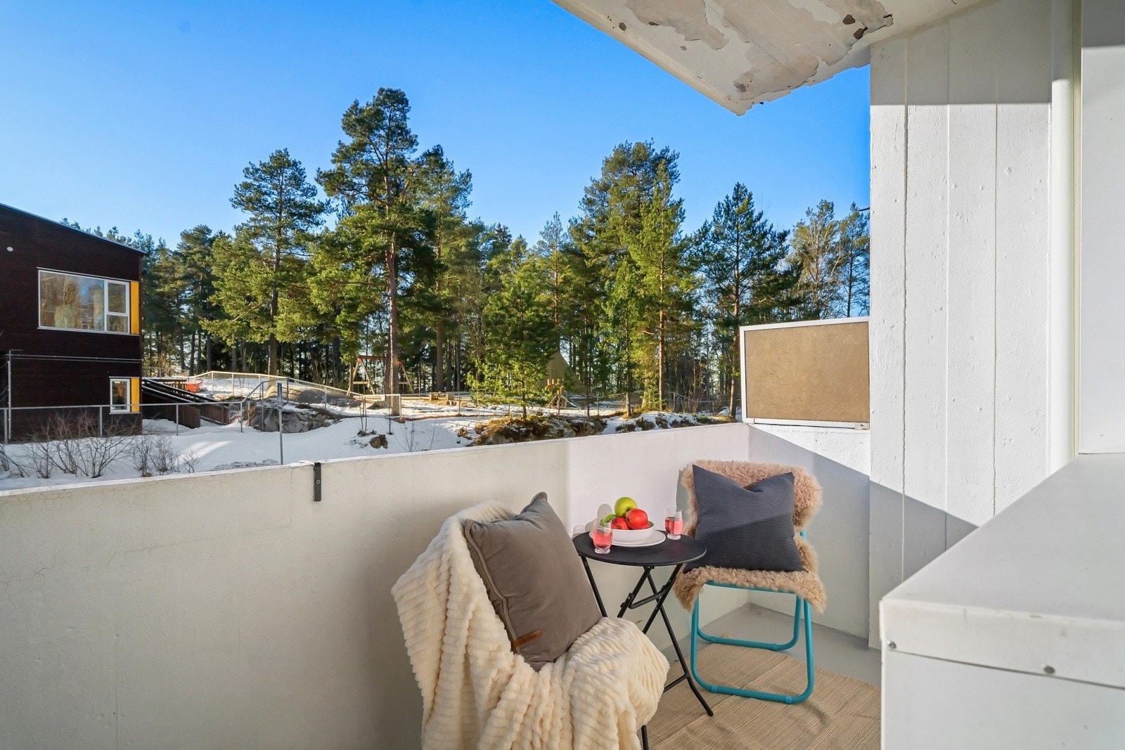 Stuen har utgang til sydvestvendt balkong på ca. 4 m² Galleribilde