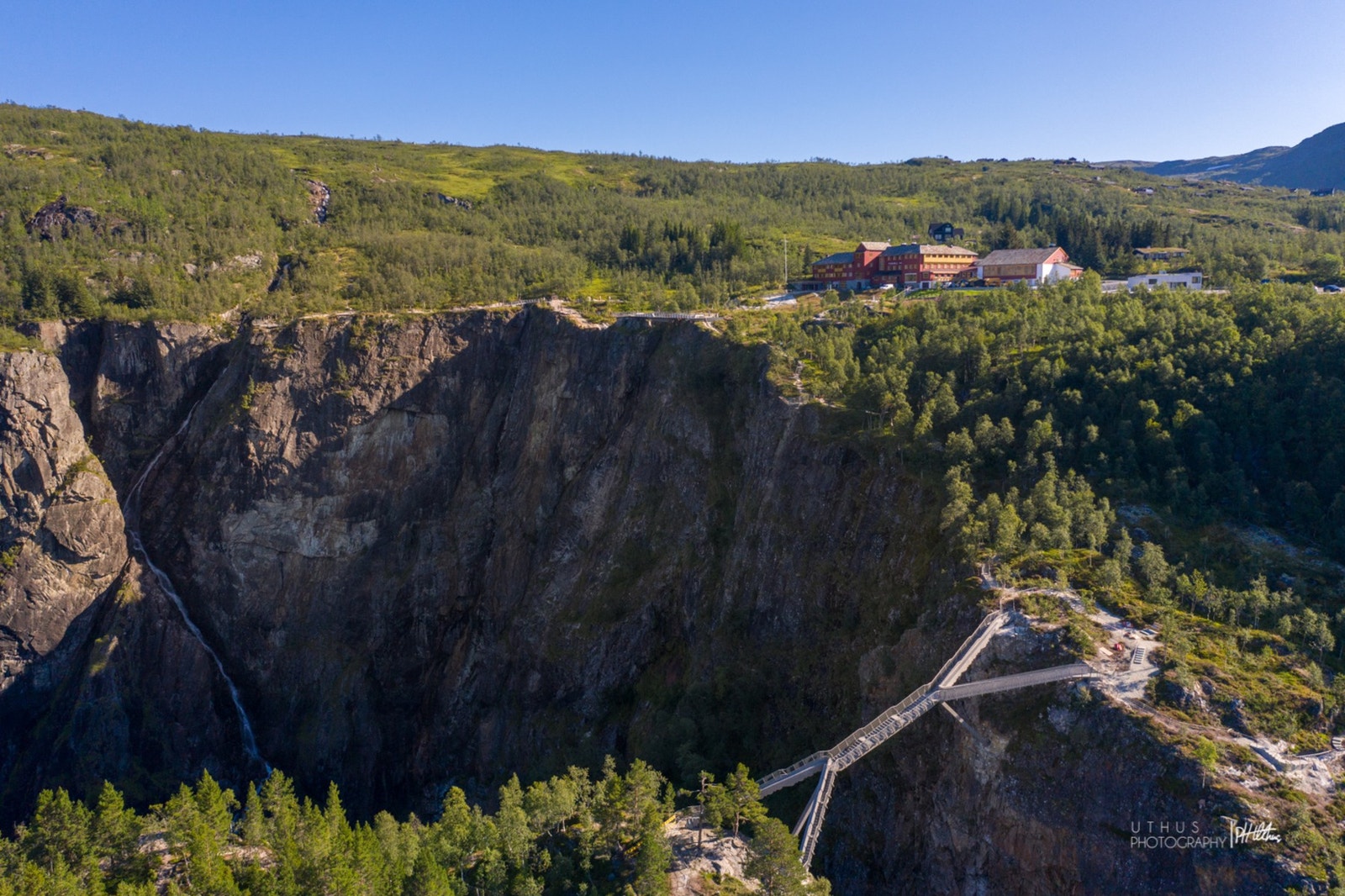 På sommerhalvåret er Vøringsfossen et sted verdt å oppleve Galleribilde