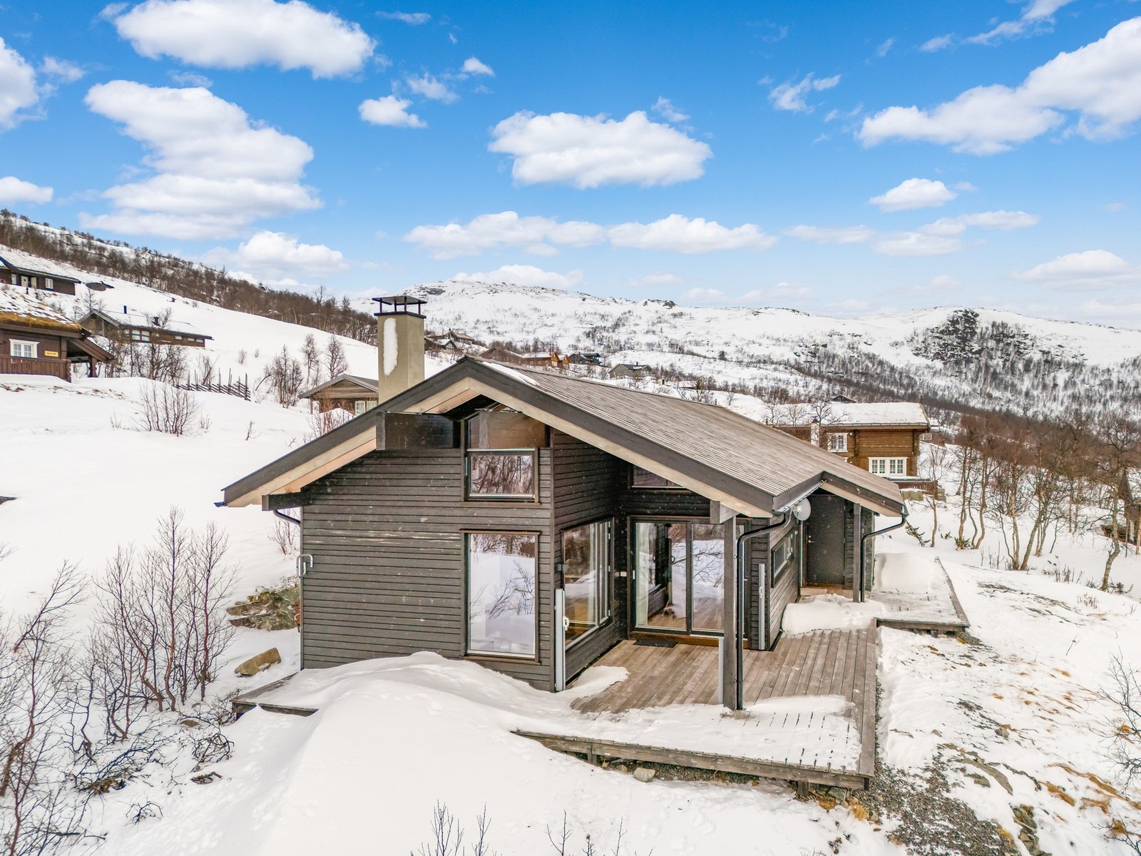 Solfylte dager i solveggen på terrassen Galleribilde