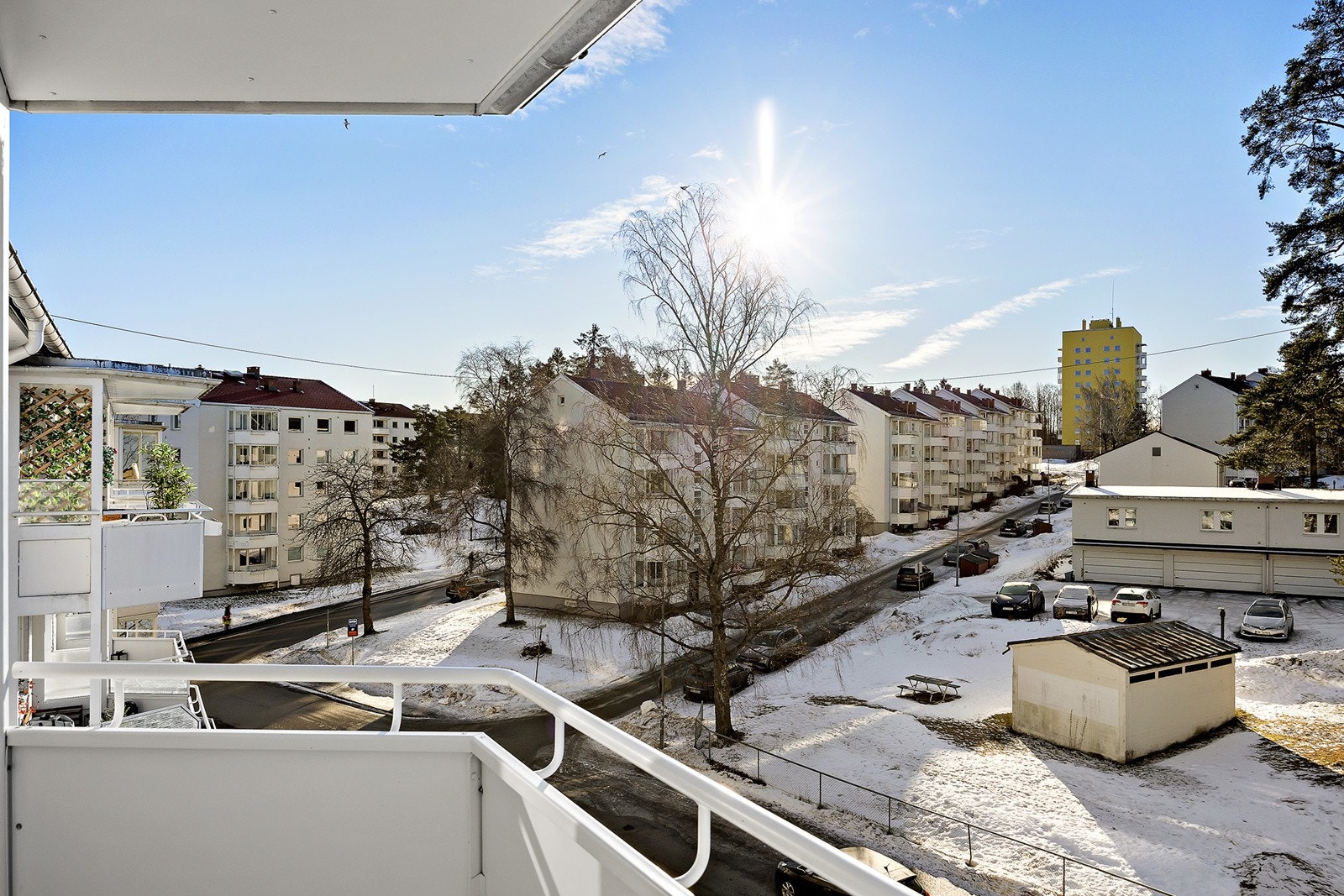 Balkongen har god plass til sittegruppe og annet ønsket møblement. Galleribilde