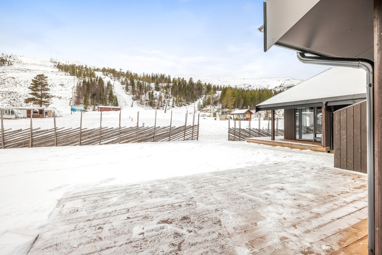 Trivelige uteomgivelser med flotte skiløyper og alpinbakker like i nærheten Galleribilde