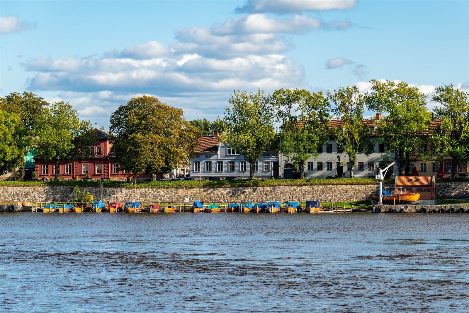 Med byfergen reiser man gratis rundt i byen blant annet mellom sentrum, gamlebyen og Gressvik. Galleribilde