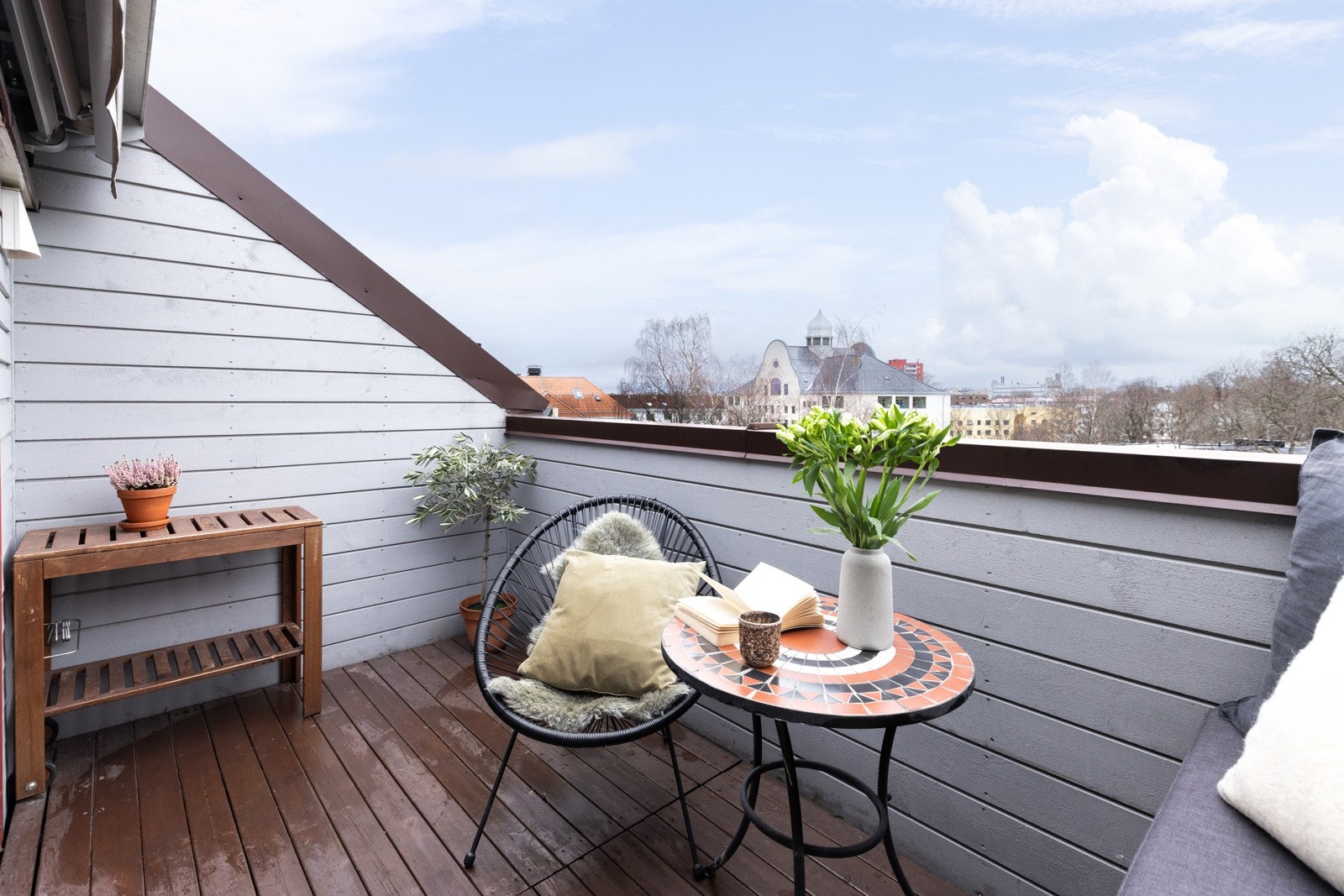 Den vestvendte takterrassen på ca. 6 kvm er et skikkelig høydepunkt, med gode solforhold. Galleribilde