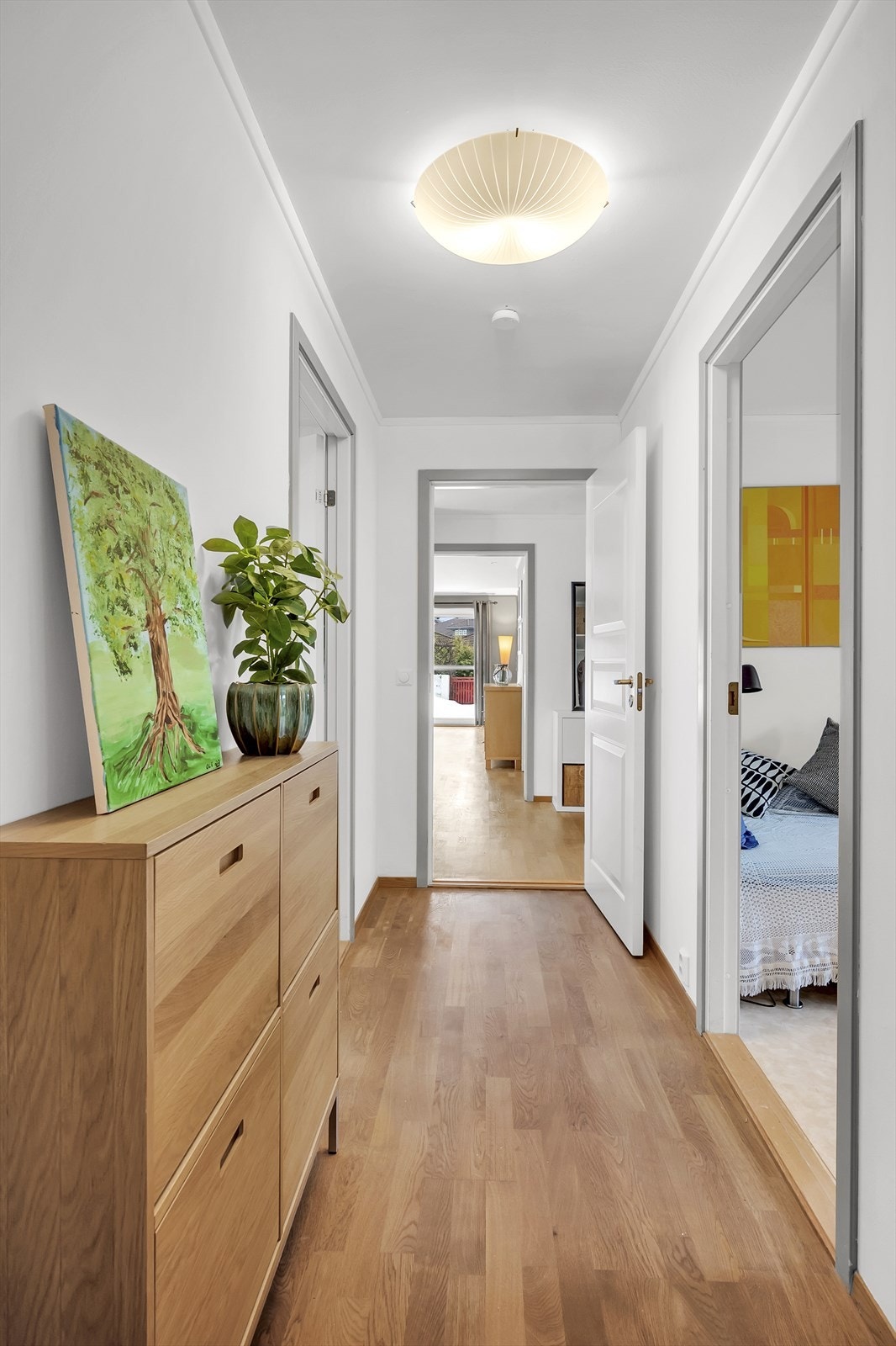 1. etasje består av 3 gode soverom og 2 baderom Galleribilde