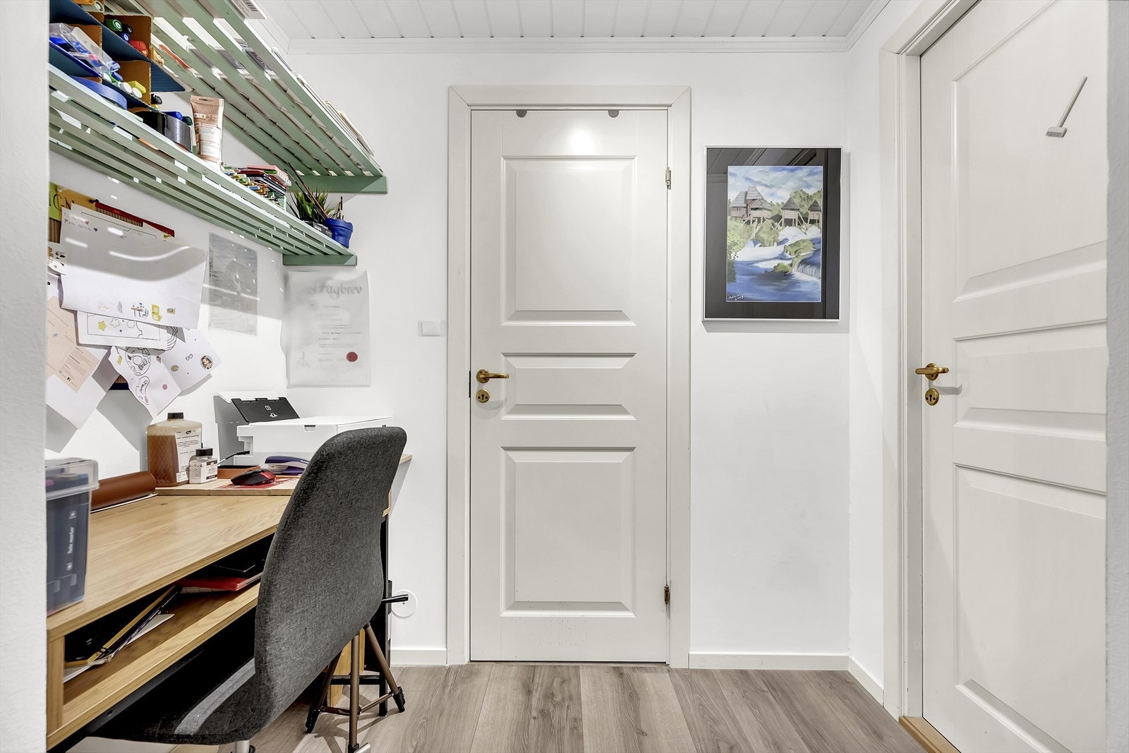 Gang i hybeldel, hybeldel er delt med egen dør Galleribilde