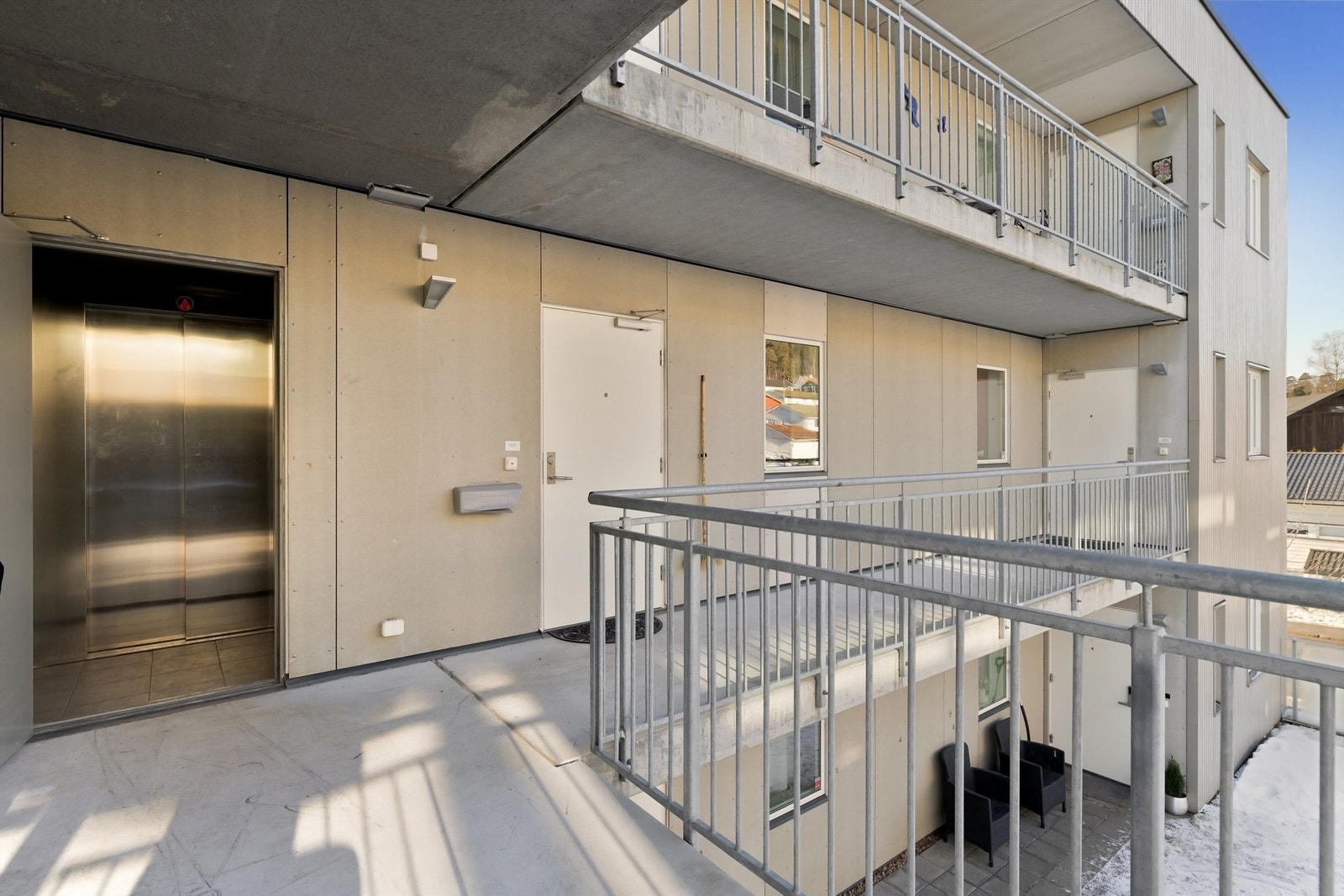 Fra leiligheten går det heis direkte til garasjeplan på Årvoll senter Galleribilde