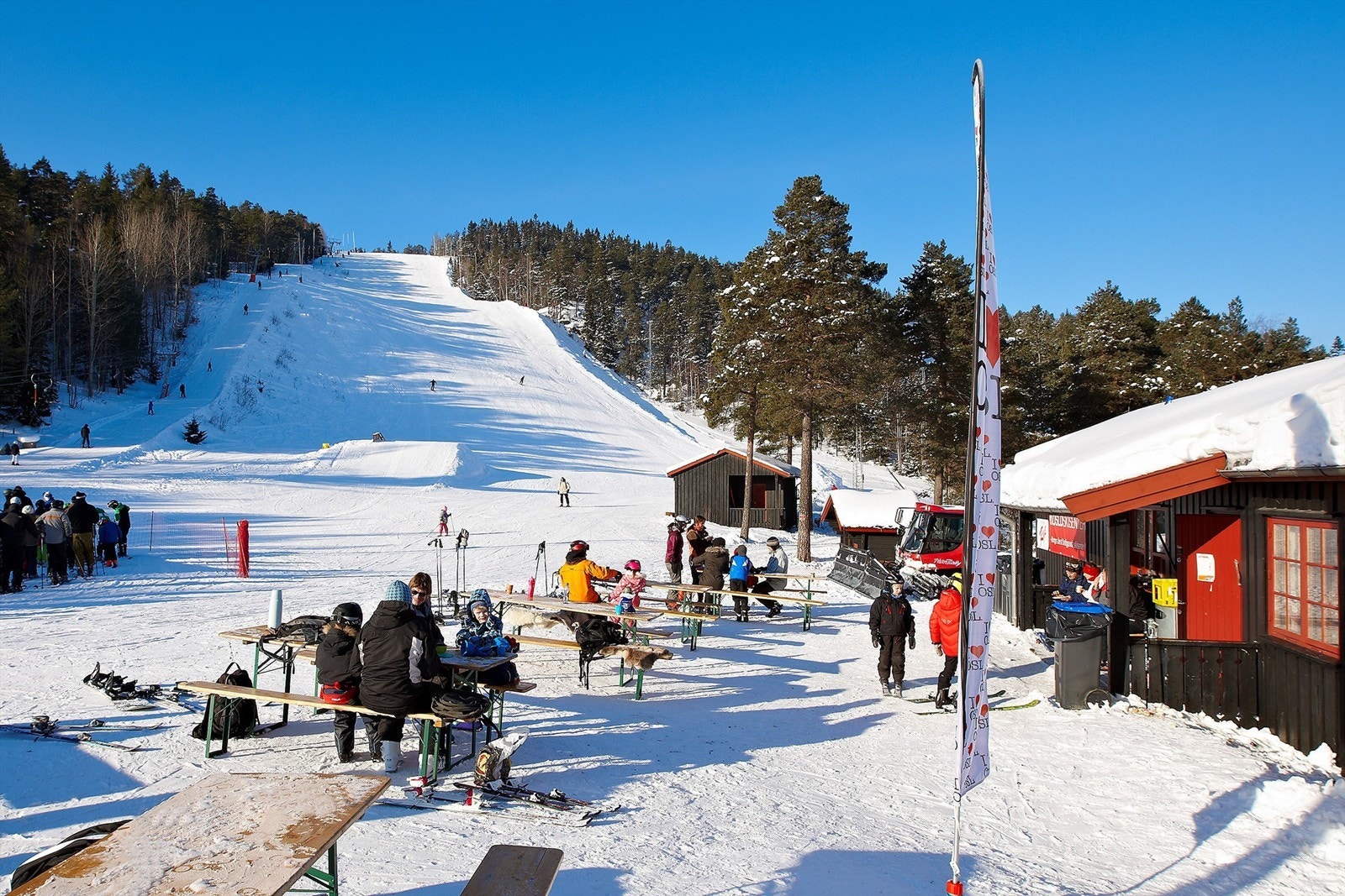 Grefsenkleiva - Bakken er 450 meter lang, 50 meter bred og har en høydeforskjell på 110 meter. Grefsenkleiva er en del av Oslo Skisenter Galleribilde