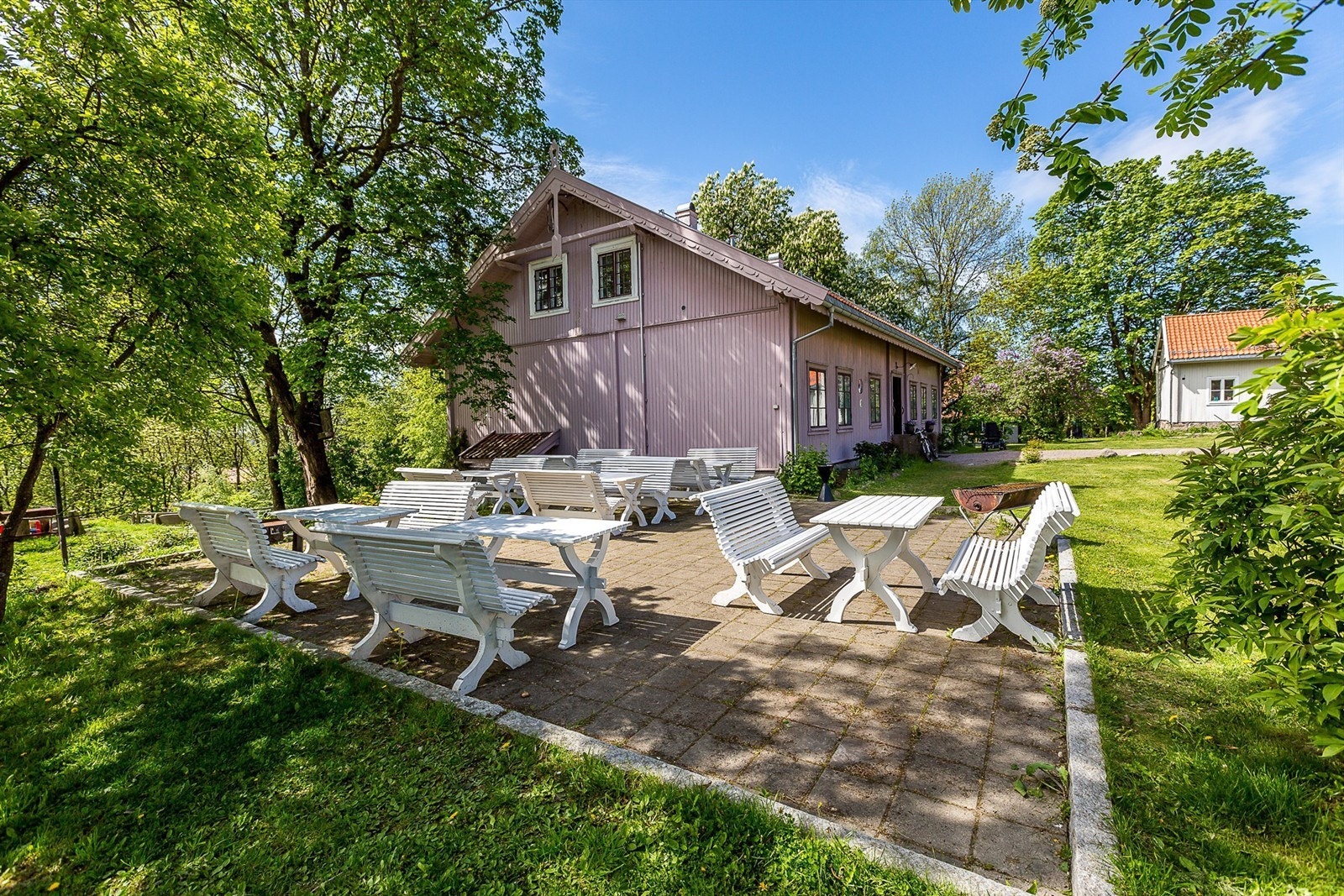 Årvoll Gård - et kulturelt og sosialt treffsted. Aktivitetene på gården organiseres i samarbeid mellom frivillige, foreninger, private og bydelens tilbud Galleribilde