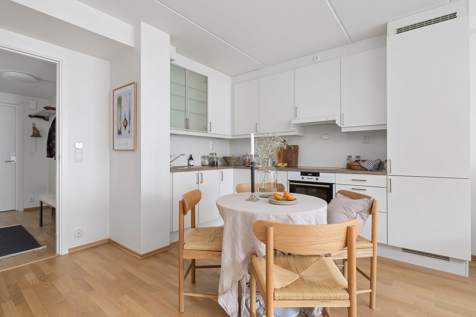 Pen 3-roms fra 2013 med solrik balkong, garasjeplass og heis Galleribilde