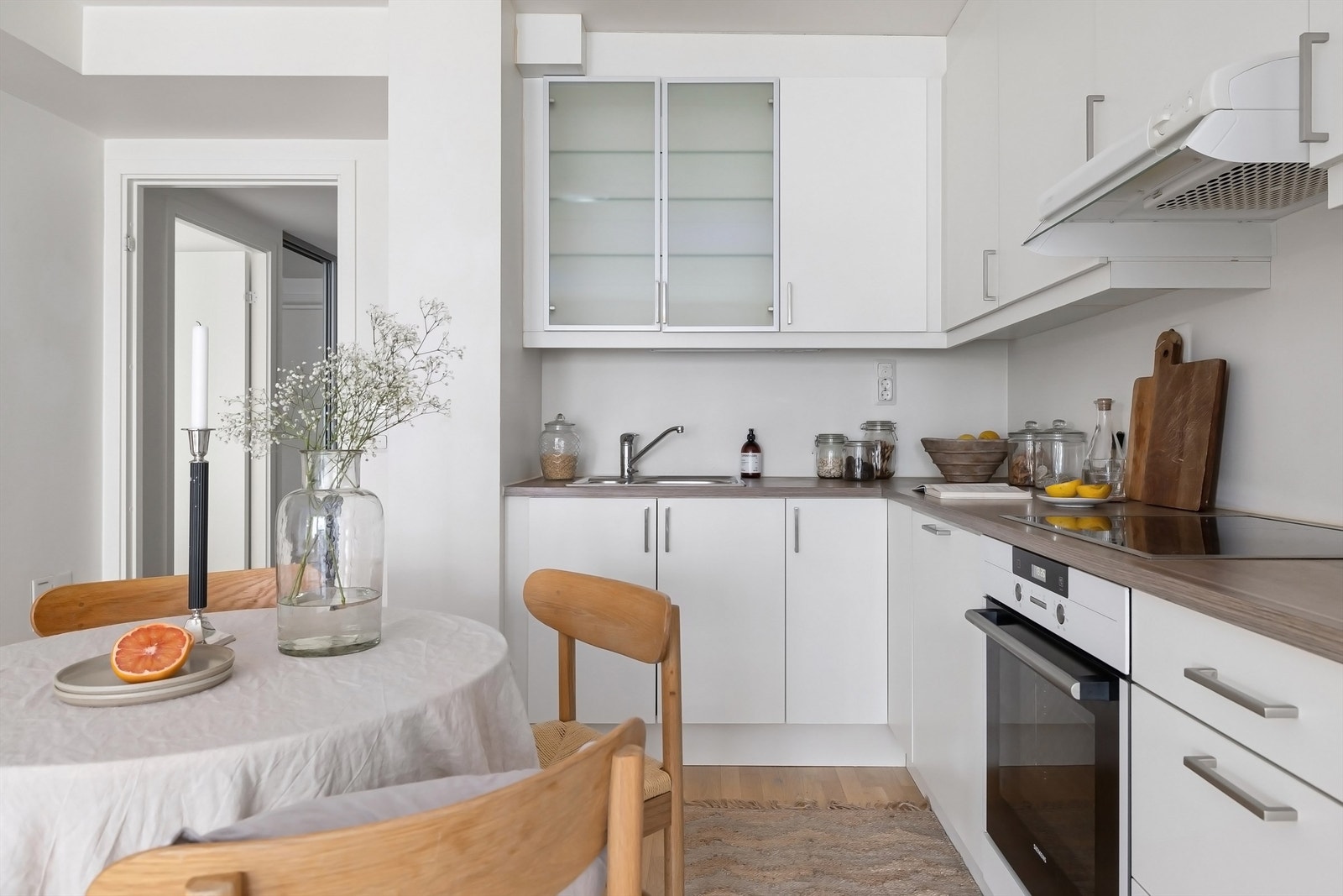 Nedsenket oppvaskkum av metall med ett-greps armatur Galleribilde