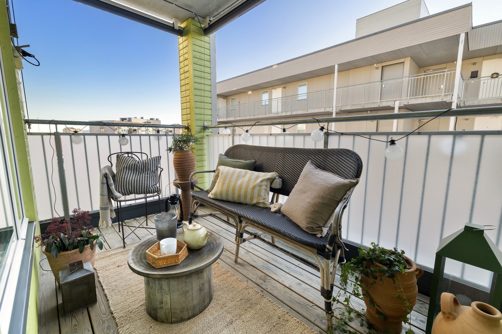 Fra stuen har du direkte adkomst til en flott, sydvendt balkong på 6 kvm med gode solforhold Galleribilde