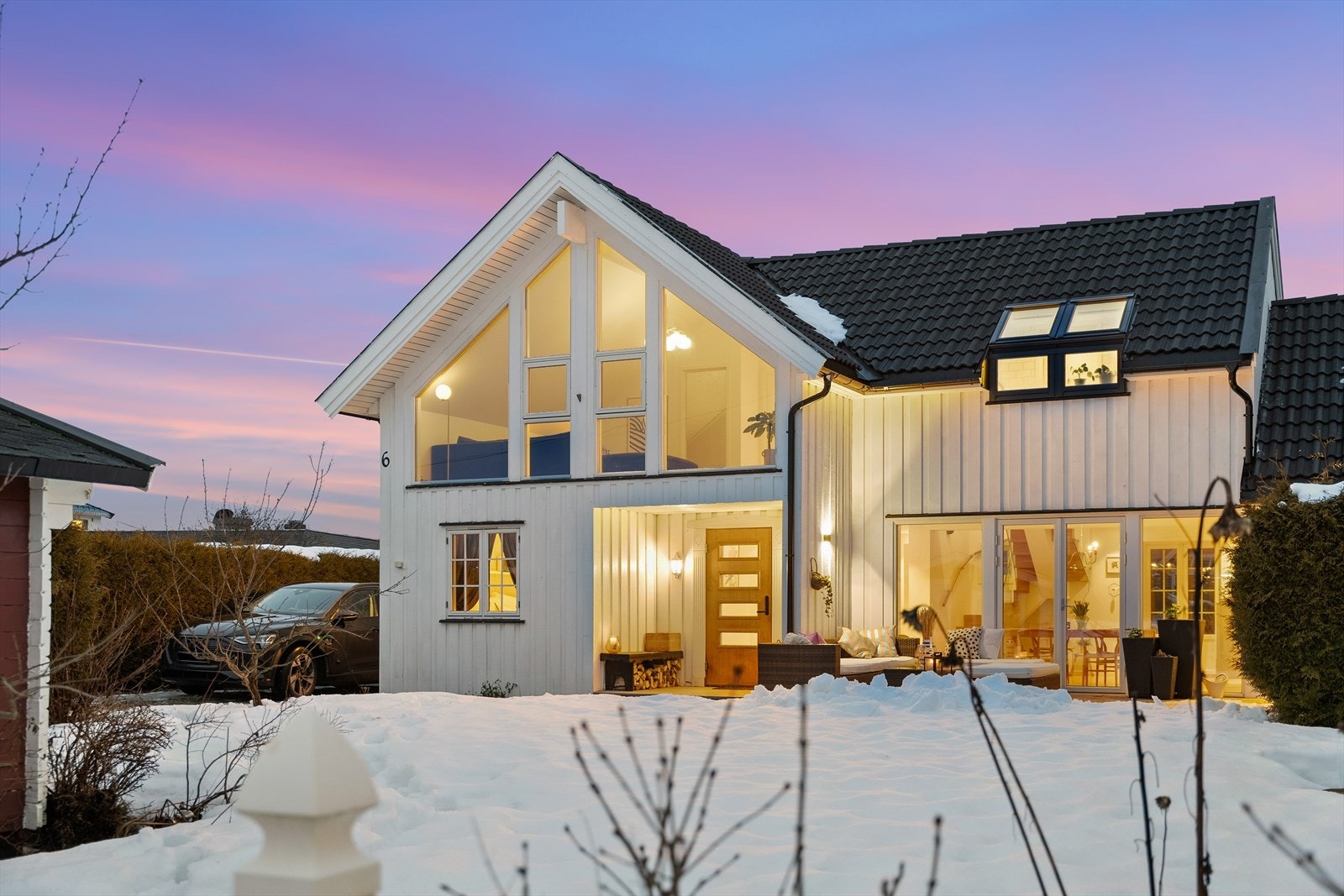 Marius Enevoldsen og Martin Eilertsen ved Nordvik Lillestrøm ønsker velkommen til Badeveien 6! Galleribilde