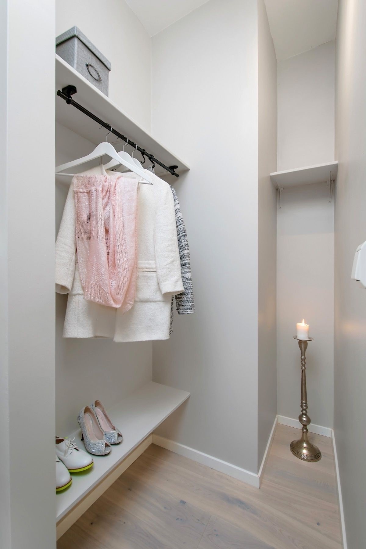 Garderobe Galleribilde