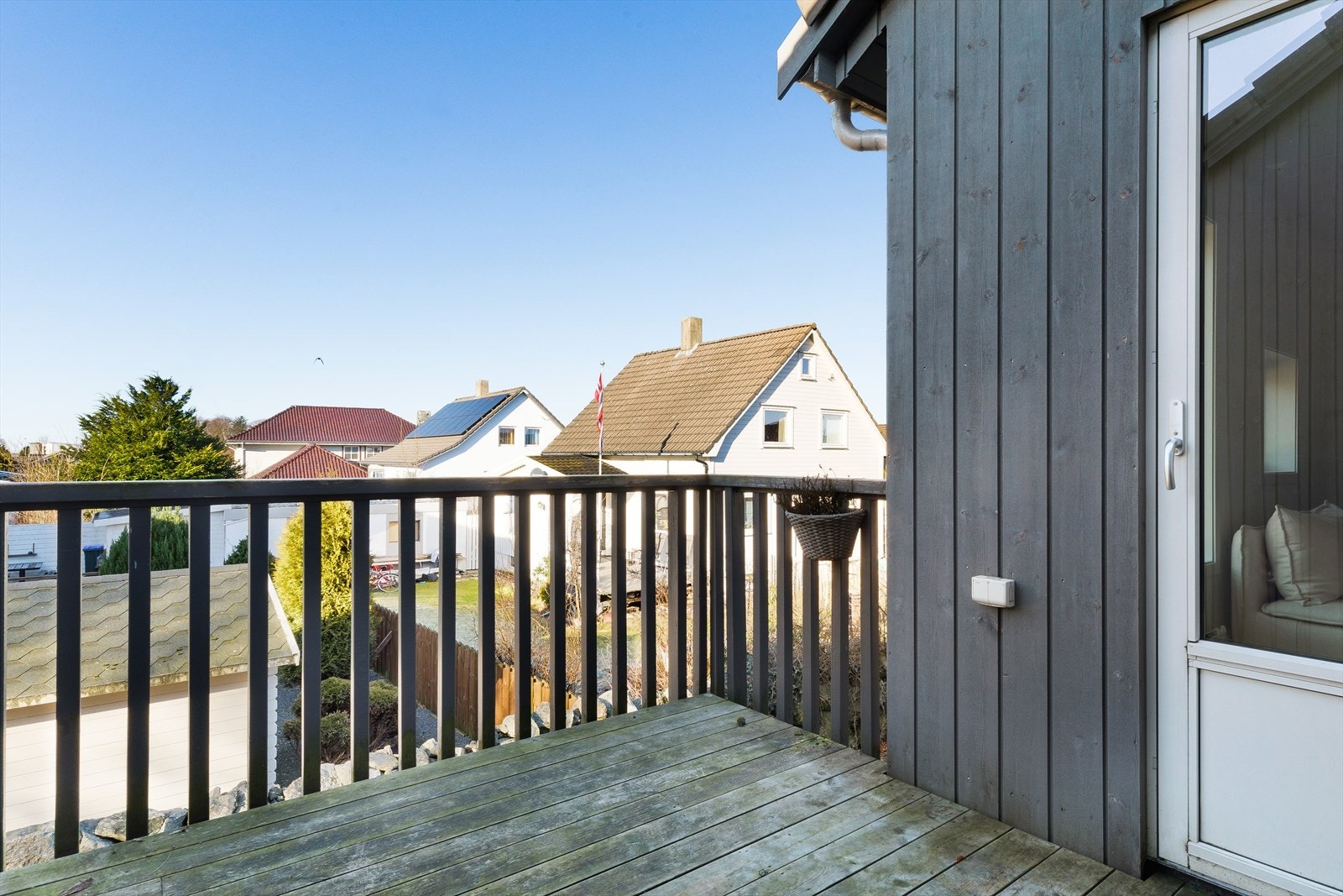 Balkongen har plass til utemøblement. Galleribilde