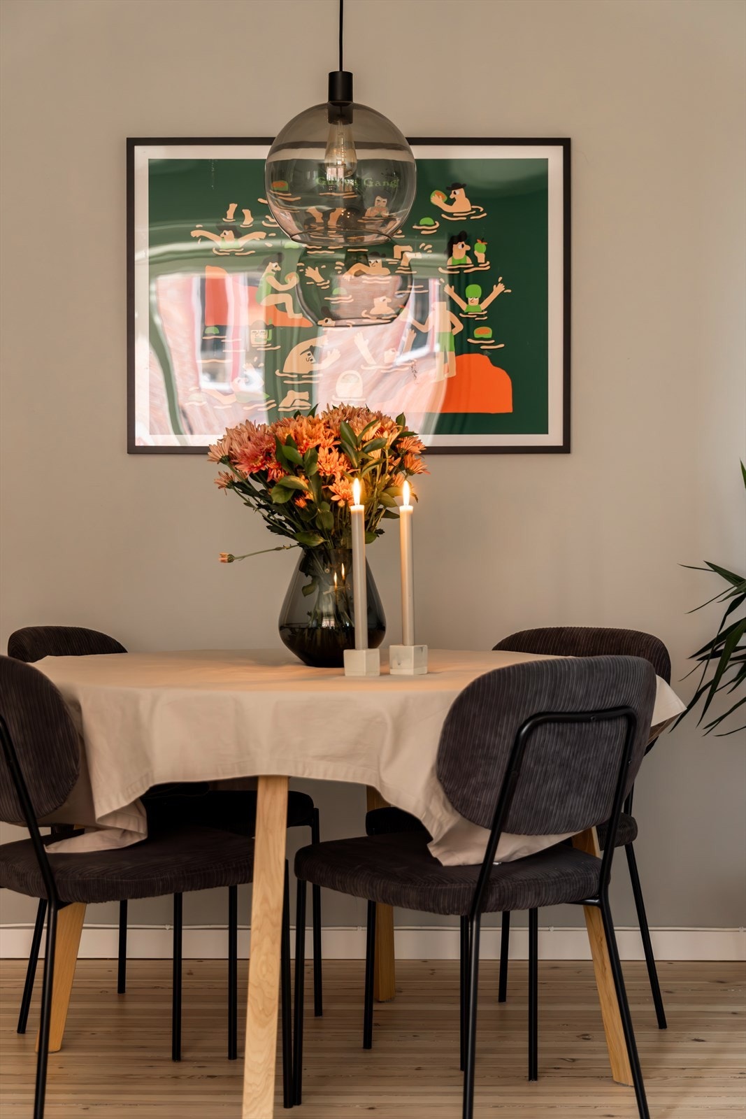 Alle veggene er helsparklet og malt i 2021 Galleribilde