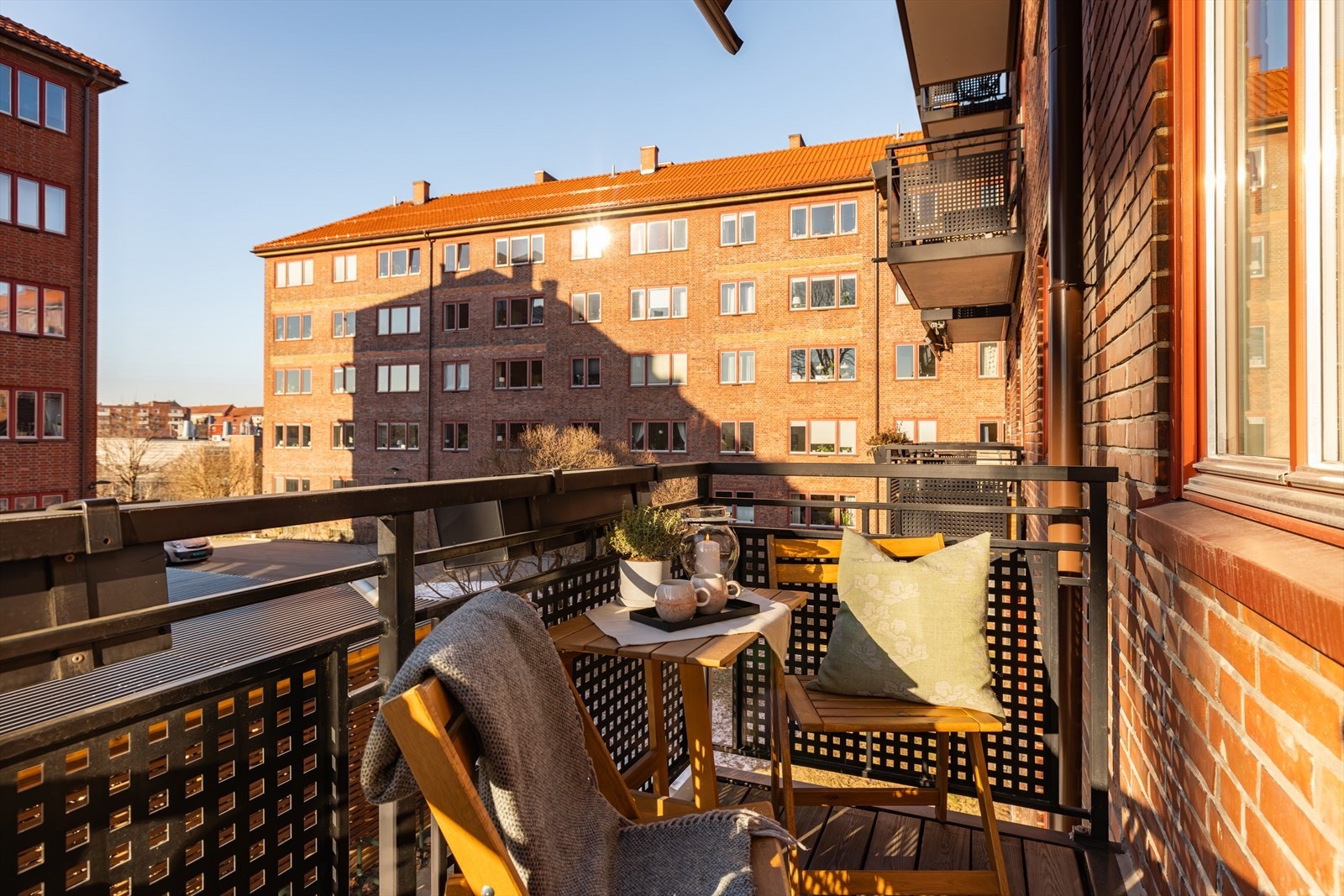 Her får du en flott sydvestvendt balkong på ca. 3 kvm med gode solforhold på sommerstid. Galleribilde