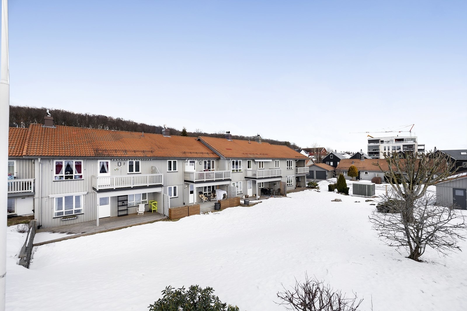 Dette er en ideell bolig for deg som ønsker en lettstelt, praktisk og komfortabel bolig i rolige omgivelser for deg over 50. Galleribilde