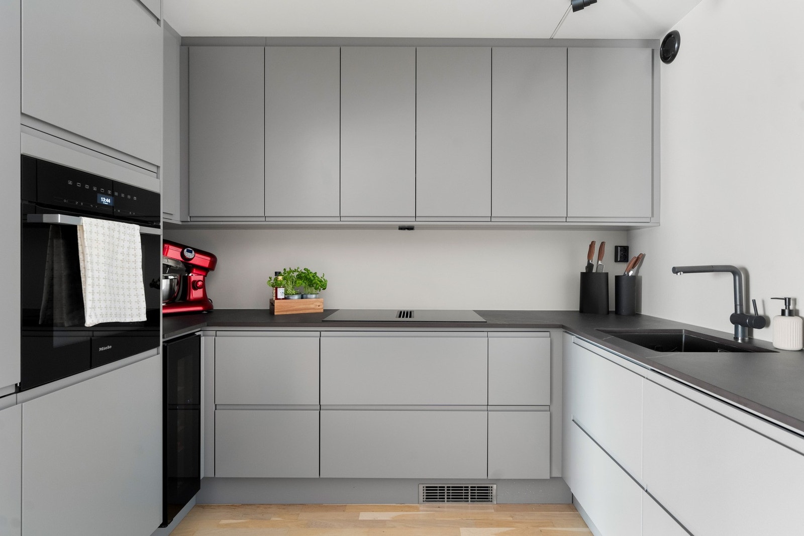 Meget romslig og arbeidsvennlig kjøkkenet. Galleribilde