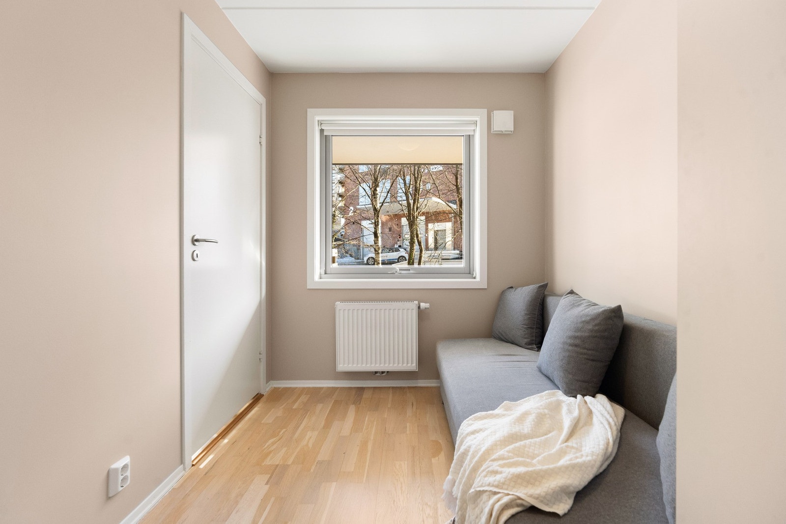 Her har du god plass til stor garderobe for oppbevaring av klær. Galleribilde