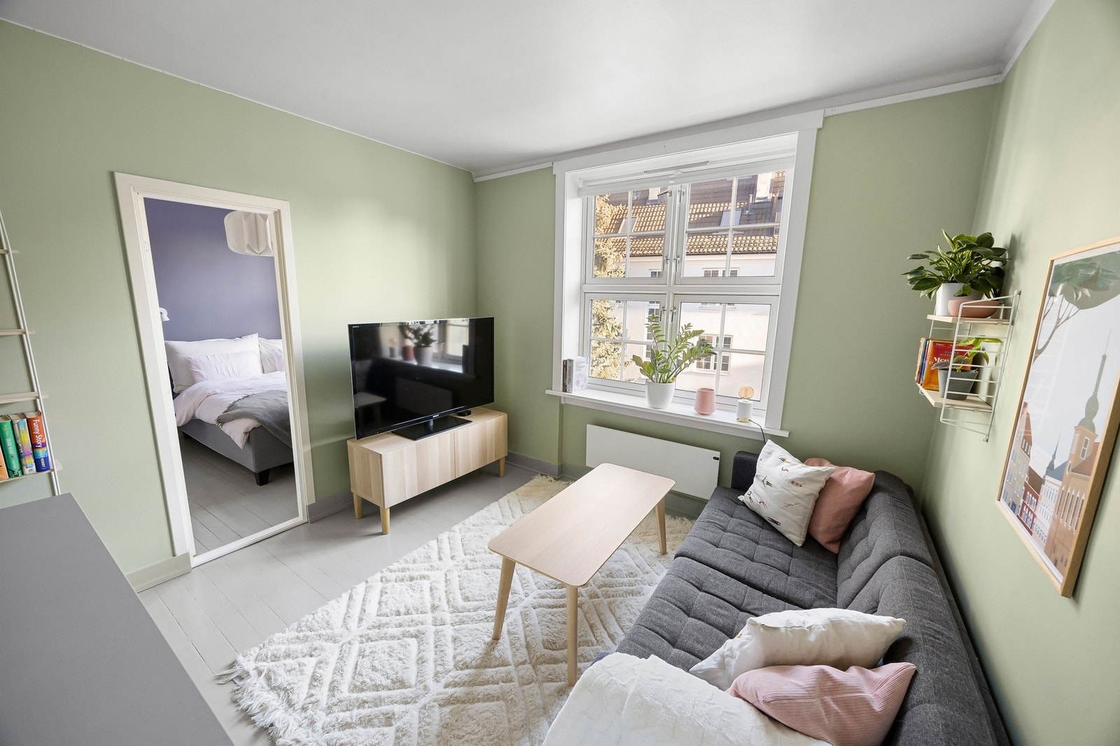 Takhøyden i stuen er målt til hele 2,65 meter. Galleribilde