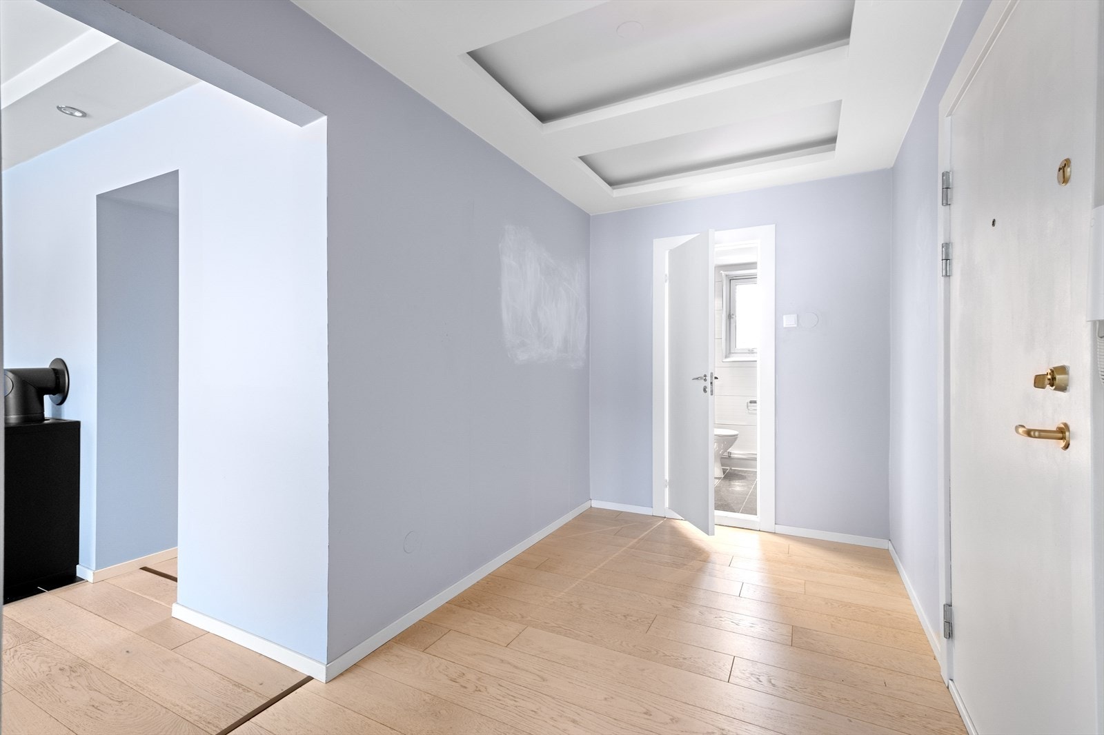 - Lys og innbydende entré som gir et godt førsteinntrykk av leiligheten - Galleribilde