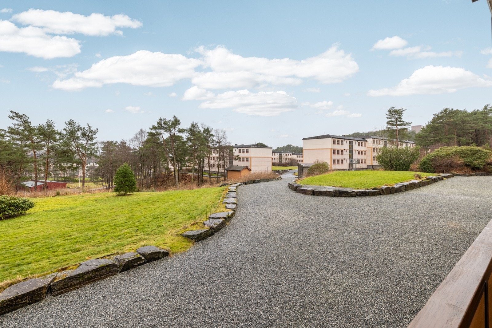 Velholdte fellesområder rundt balkongen, noe som gir en deilig "landlig" atmosfære. Galleribilde